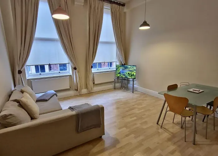 Hollowstone Place, Spacious 2 Bed, City Centre Ng1, Sleeps 6,Free Parking