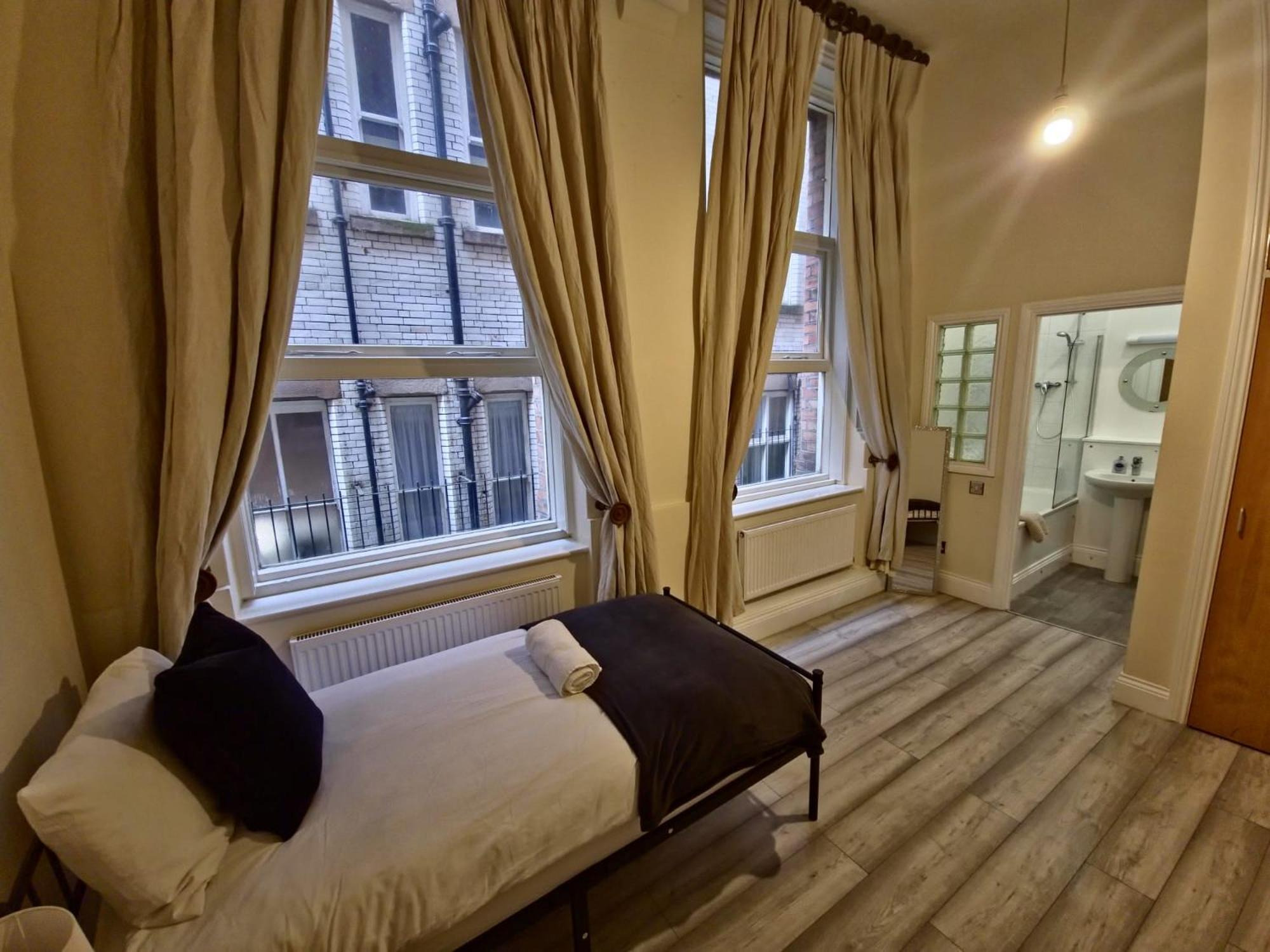 Hollowstone Place, Spacious 2 Bed, Centre Ng1, Sleeps 6,free Parking Nottingham
